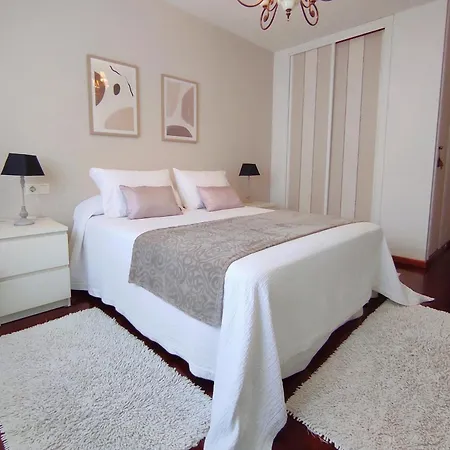 Rias Baixas Rc, Vivienda Centrica Con Parking En Urbanizacion Residencial *