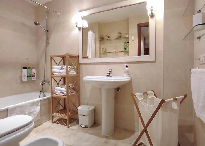 Rias Baixas Rc, Vivienda Centrica Con Parking En Urbanizacion Residencial リベイラ