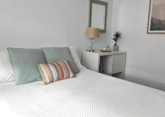 Rias Baixas Rc, Vivienda Centrica Con Parking En Urbanizacion Residencial *