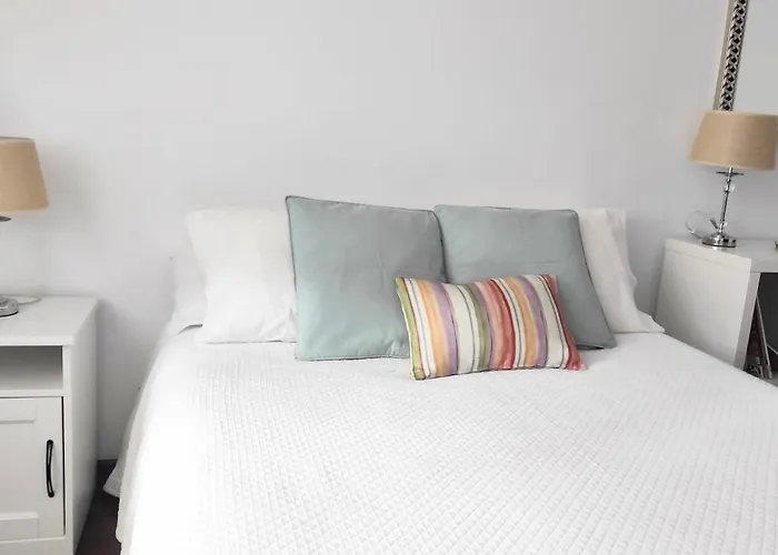 Rias Baixas Rc, Vivienda Centrica Con Parking En Urbanizacion Residencial *