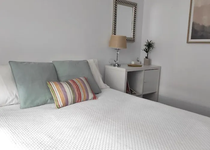 Rias Baixas Rc, Vivienda Centrica Con Parking En Urbanizacion Residencial