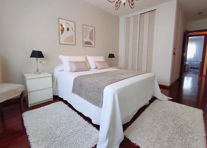 Rias Baixas Rc, Vivienda Centrica Con Parking En Urbanizacion Residencial *