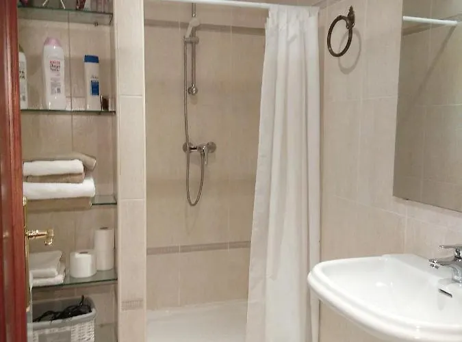 Rias Baixas Rc, Vivienda Centrica Con Parking En Urbanizacion Residencial リベイラ